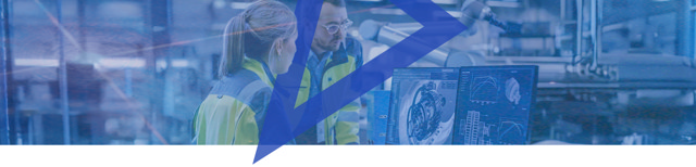 2 people at a screen in a manufacturing company